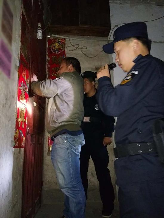 汉中粗心妈妈误将幼女锁家中 