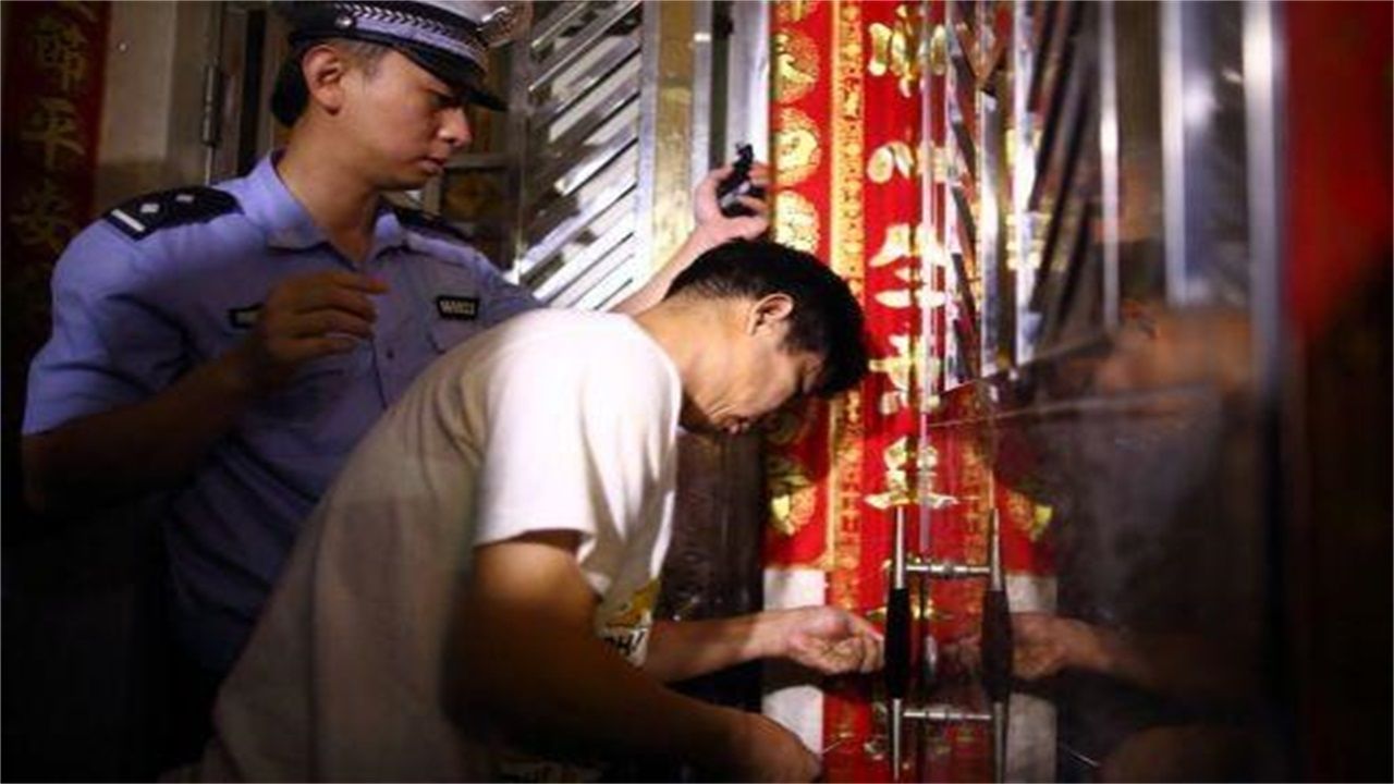 汉中请开锁师傅开了锁后，师傅